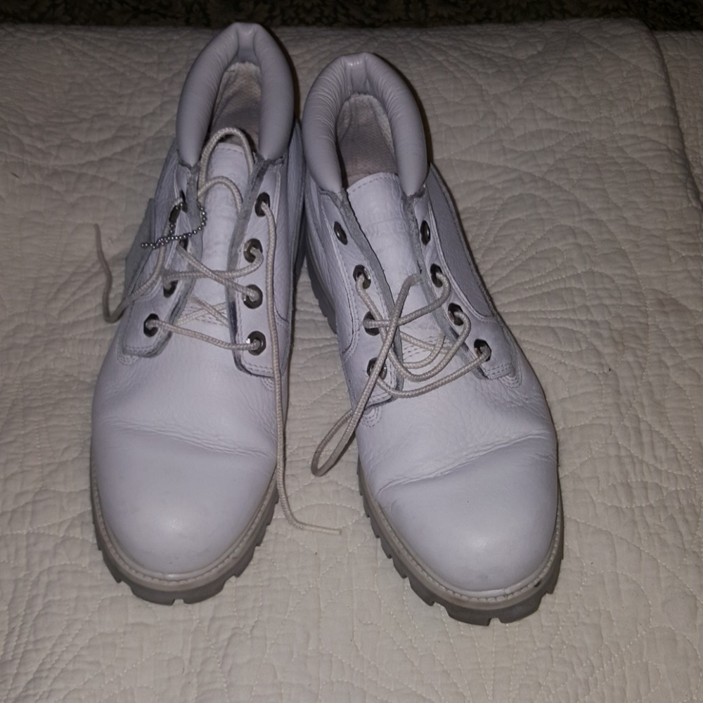 White chucka size 7